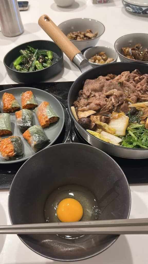 すき焼きにはお肉も野菜もたっぷり