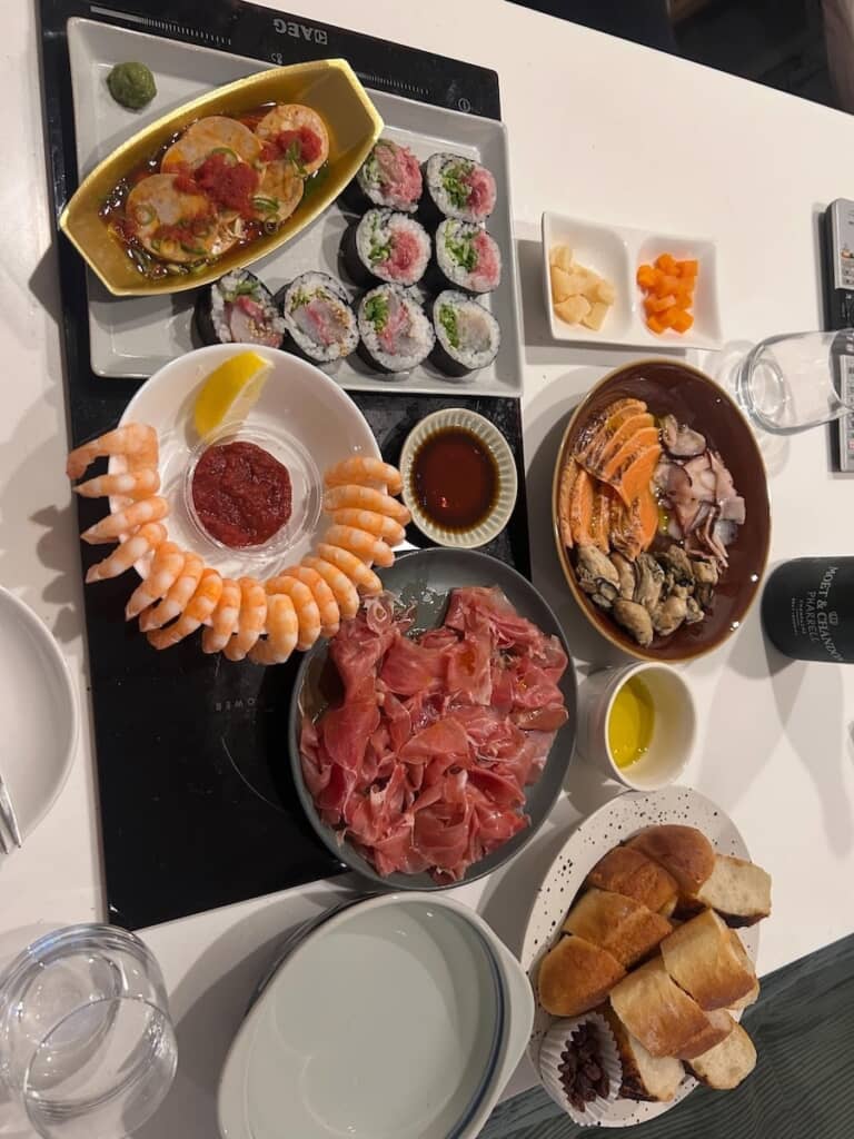 盛り付けも美しく、レストランのような華やかさ