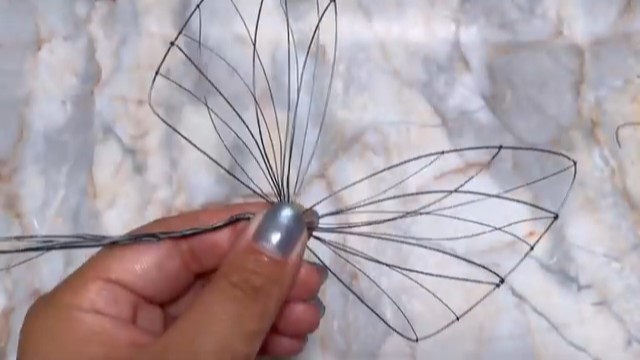 蝶のはねの脈を繊細に表現