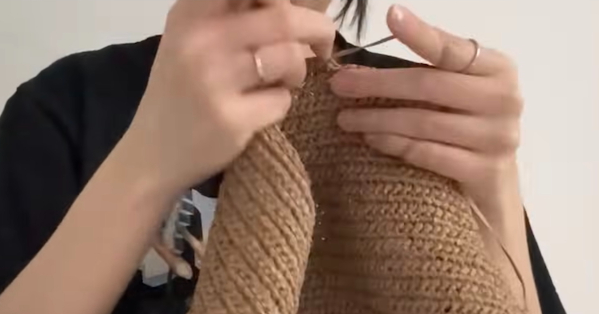 和紙のような糸でひたすらフリルを編んでいくと……　お出かけアイテムに「とても美しい」「スタイリッシュ」【海外】（1/3） | ライフスタイル ねとらぼ