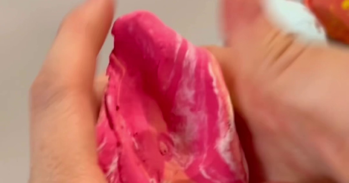 「これは賢い」　100均で買える紙粘土→こねて“ひと手間”加えたら……　子ども大喜びのアイデアに「天才」「めちゃ最高」（1/2） | 育児 ねとらぼ