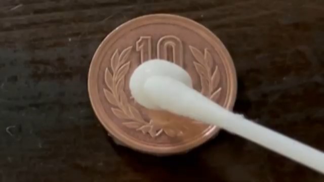 ヘッドライトクリーナーで磨きます