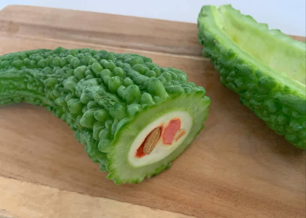 たまに見られる、熟しかけて種が赤くなったゴーヤ。初めてみた男の子の感想は……？