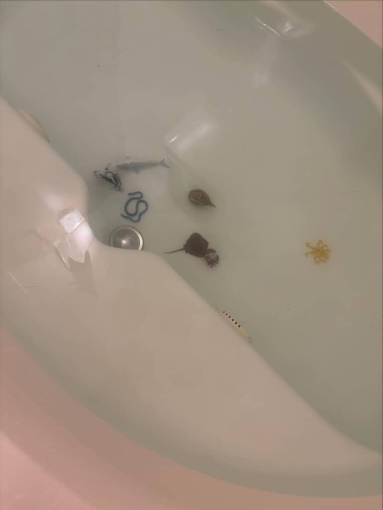 お風呂に沈んでいた危険なフィギュアたち