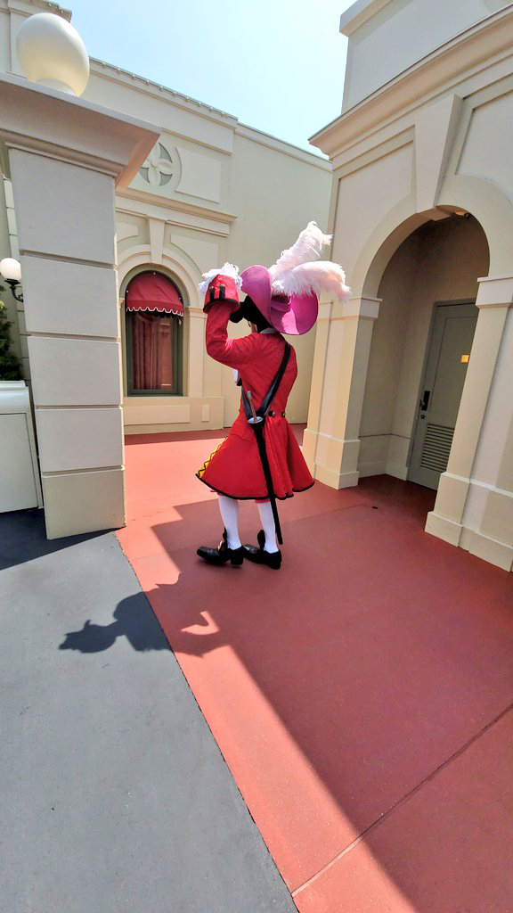 影がピーター・パンみたい……！