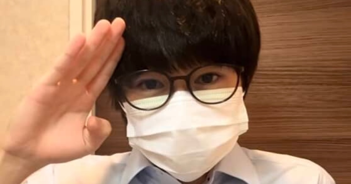 マジメそうな黒髪眼鏡男子→本当の姿は……「えぐ」　“まさかのルックス”が70万再生　「ギャップやばすぎ」「漫画から出てきたみたい！」（1/3） | 美容 ねとらぼ