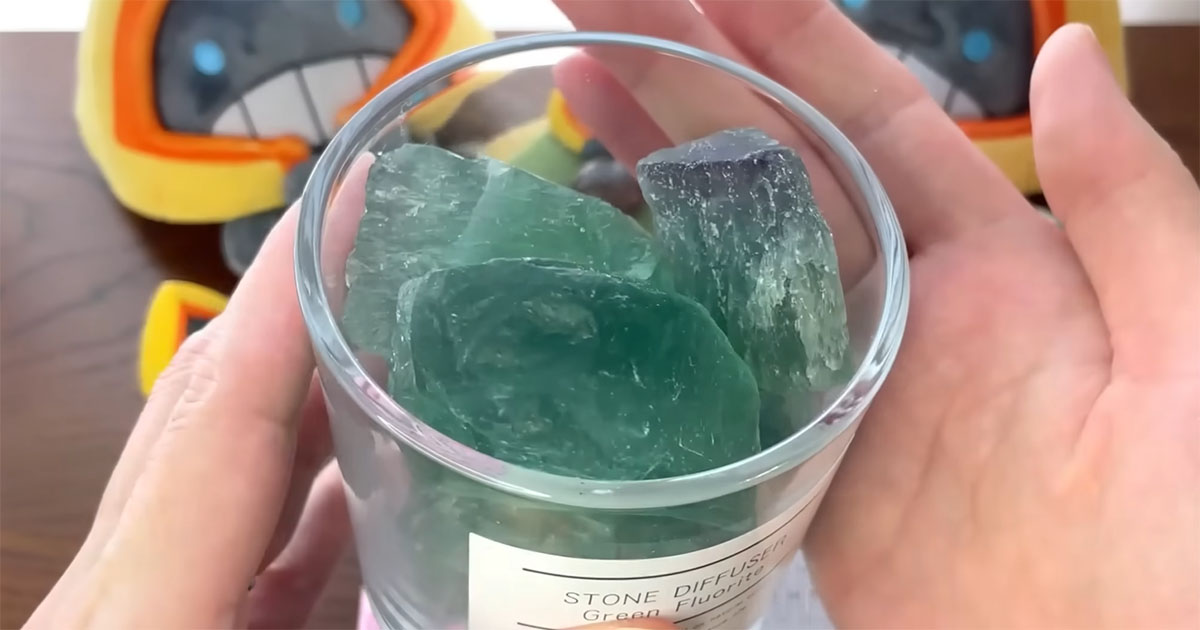 ダイソーで見つけた“ゴツゴツした石”→太巻きメーカーで磨いたら……　あっと驚く完成品に「すごい！」「天才！」（1/3） | ホビー ねとらぼ