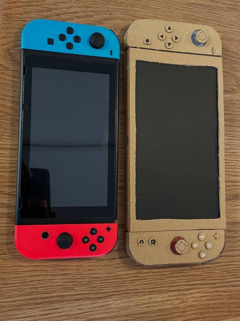中学3年生の娘が作ったNintendo Switch（右）
