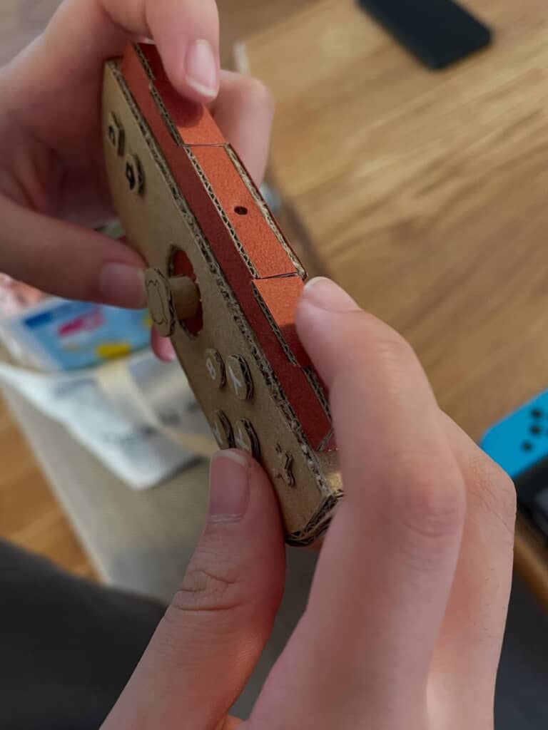 竹ひごを使って接続します