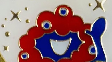 手に入れた万博「ミャクミャク」のピンバッジ、隣にいたのは