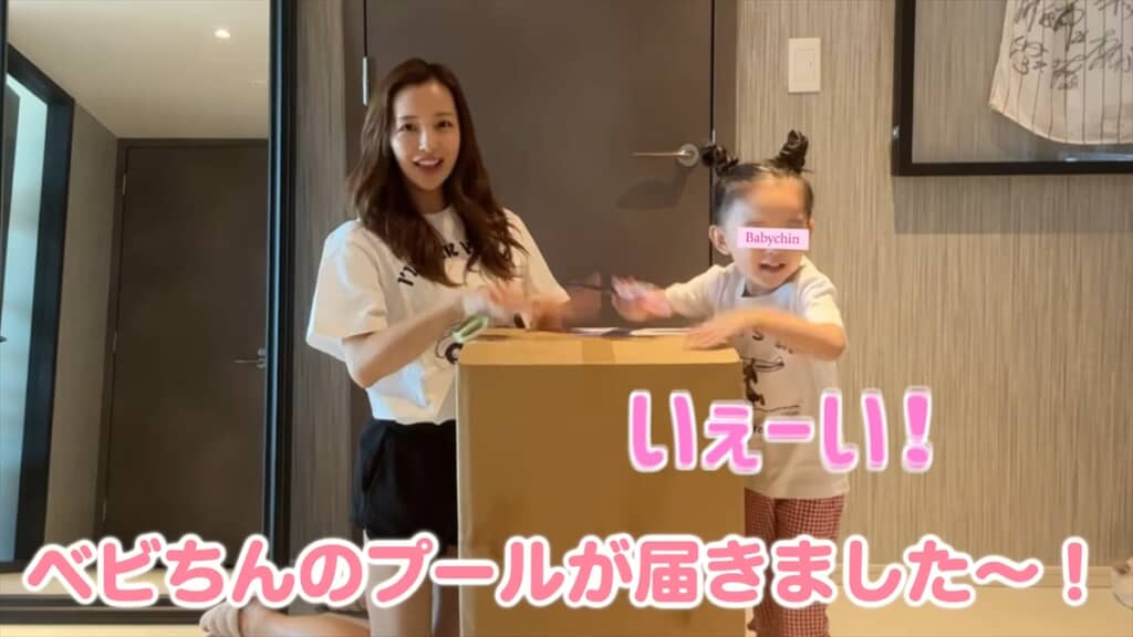 娘のために巨大プールを購入した板野友美