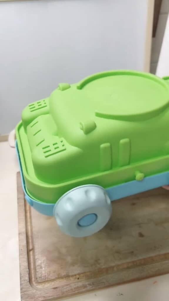 急に台所にクルマが登場!?