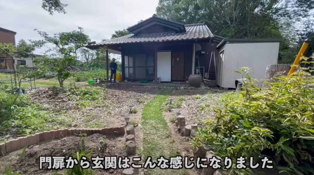 門扉から見た様子