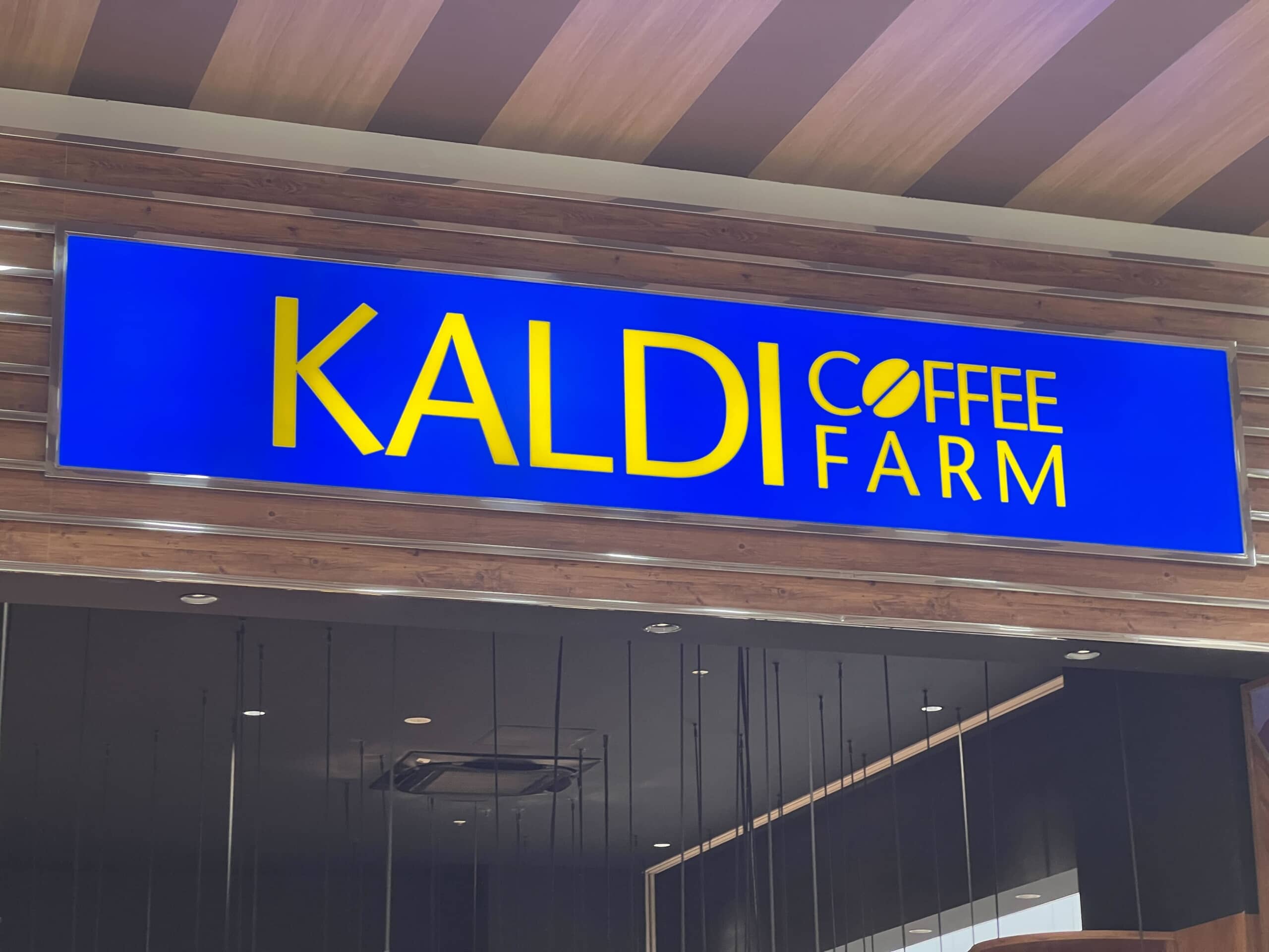 「どっちもお迎えしたくなるかわいさ」　カルディの数量限定“モンスターポーチ”が人気　「化粧ポーチにしてる」「ふわふわだ～！」【購入レビュー】（1/3） | ライフ ねとらぼリサーチ