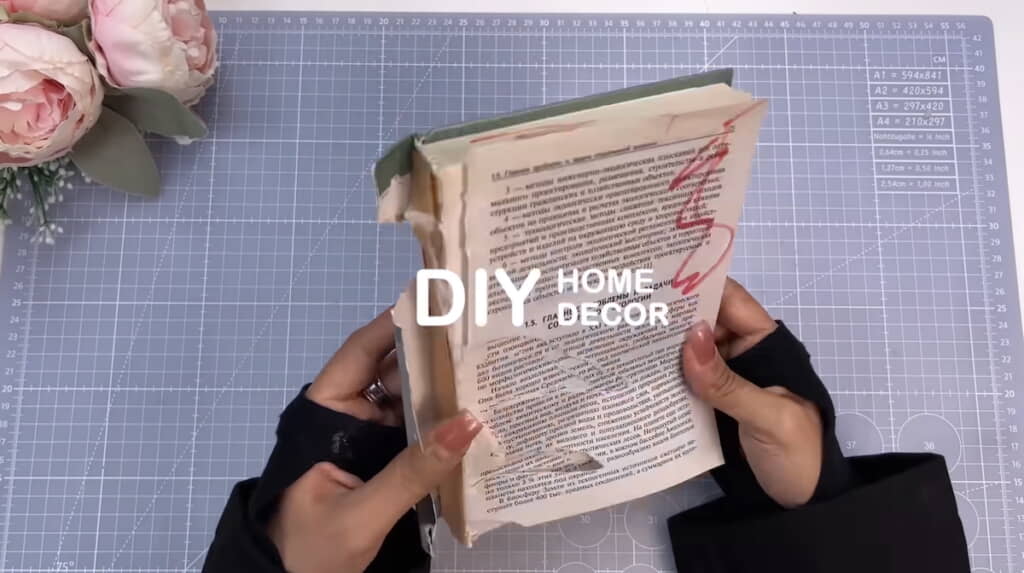 読めなくなったボロボロの本を再利用