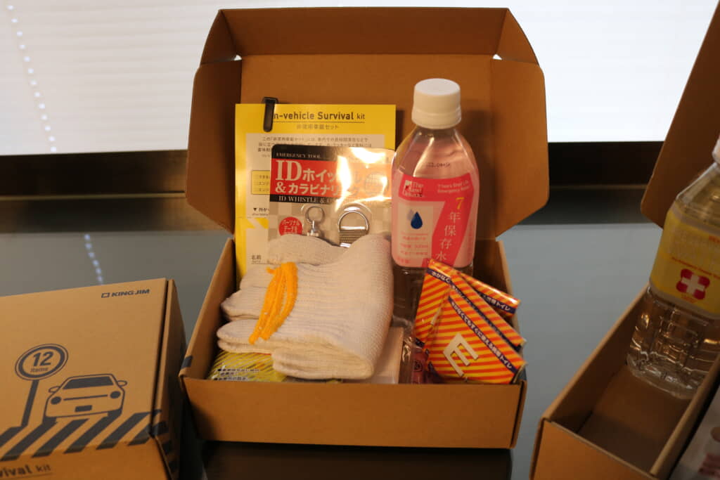 【備蓄品セット・車載用・2030年対応】～災害時の立ち往生でも安心～ 備蓄品セット・車載用・2030年対応】～災害時の立ち往生でも安心～