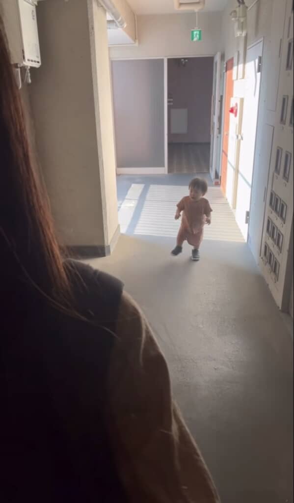 初めて靴を履いた息子くん