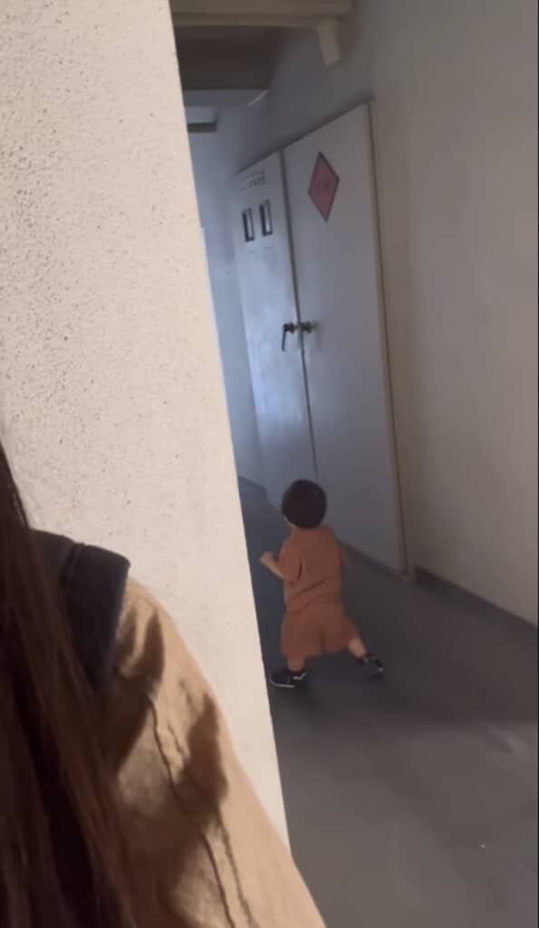 初めて靴を履いた息子くん