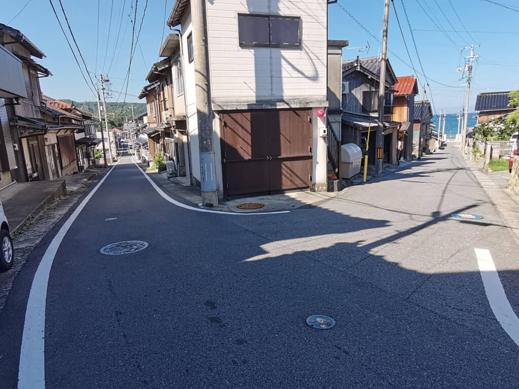 どこか現実感のない風景