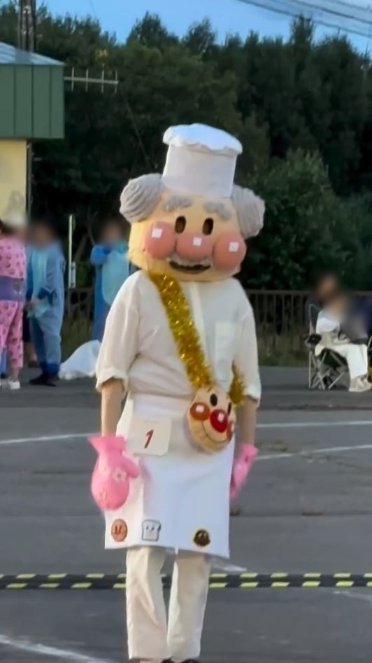 完璧なジャムおじさんルックで盆踊り大会に参加したnatsumiさん