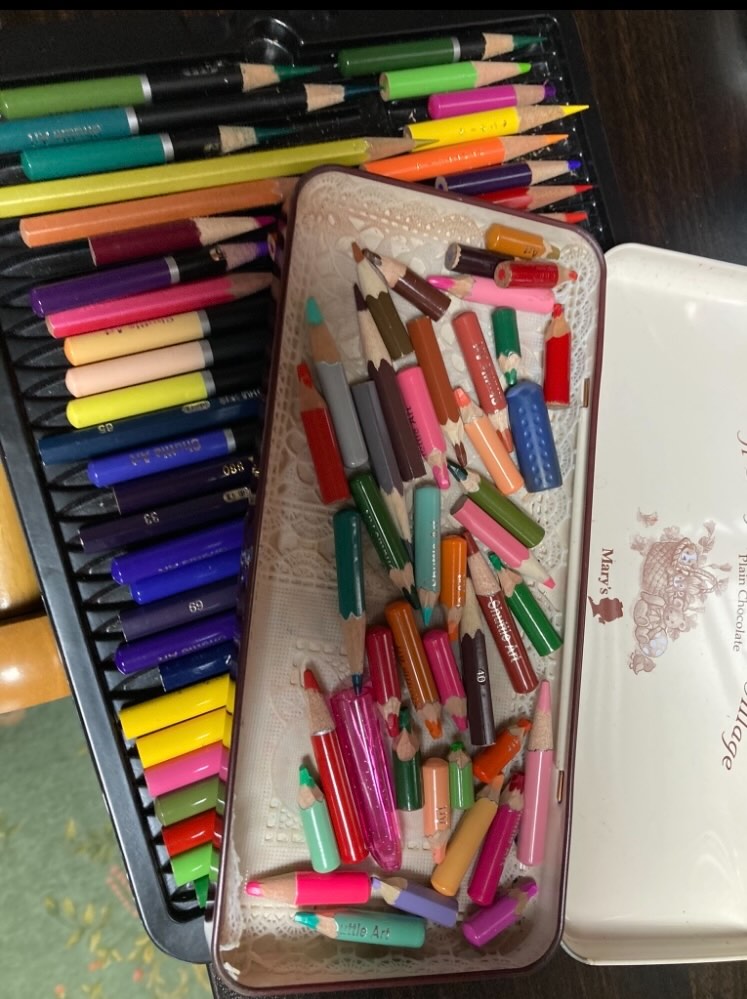 小さくなるまで大切に使っている色鉛筆
