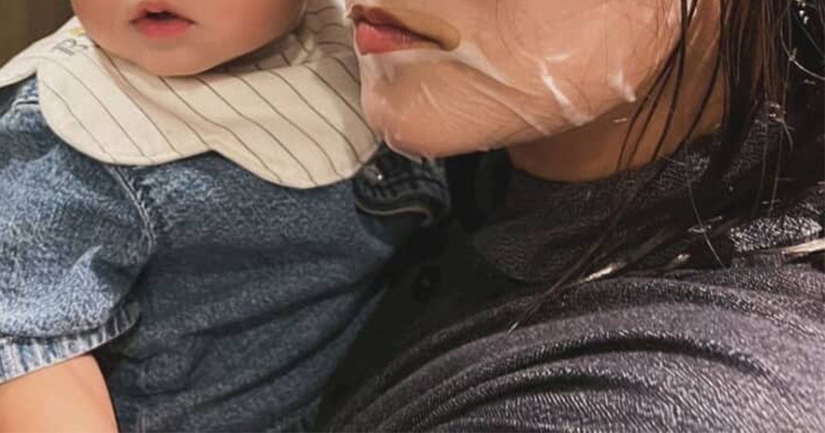 ママのパック姿を見てしまった6カ月赤ちゃんが……「くっそぉぉぉーー!!」　予想外の表情に「たまらーん！」「何回も見てしまう」（1/3） | 育児 ねとらぼ