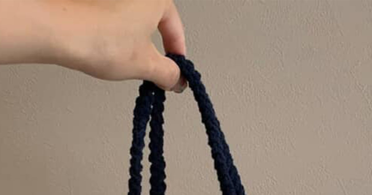 100均のテープで、編み物歴7カ月の双子ママが作ったのは……「すっっご!!」　驚きの完成品に「こんなにかわいくなるんですね!?」（1/2） | ライフスタイル ねとらぼ