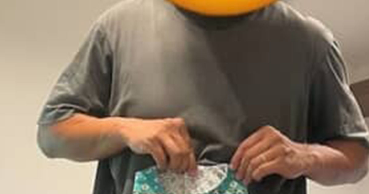 服飾未経験のパパが娘の服を作ったら、たった2時間で……「えええ!?」　ママ仰天の仕上がりに「天才すぎません!?」「震えてます」（1/2） | ライフスタイル ねとらぼ