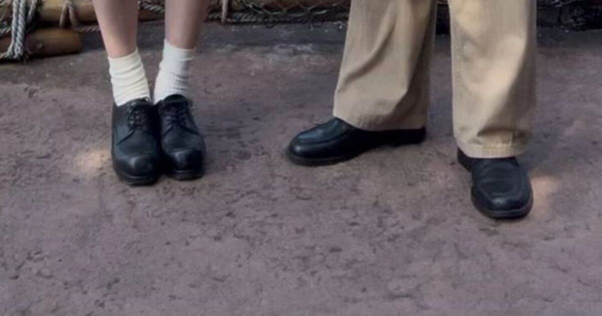 ディズニーで「かわいいカップルだ！」と言われた2人→まさかの格好に「理想すぎて泣いた」「完成度が高すぎる」 | ライフスタイル ねとらぼ