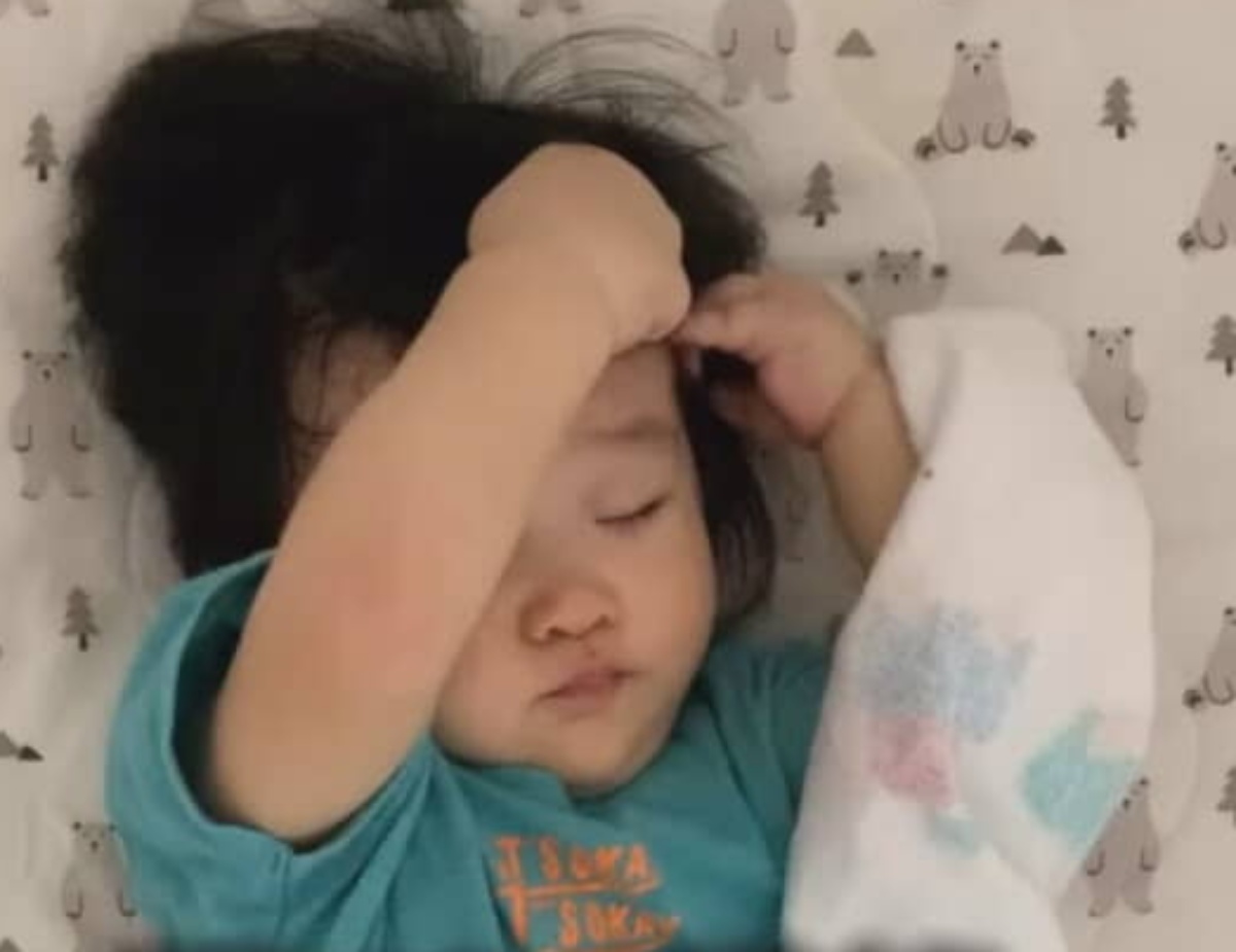 息子が赤ちゃんのころから“どこへ行くにも一緒”なタオル→5年後……「なんでこうなるwww」想像を超えるビフォーアフターが110万再生突破（1/3） | 育児 ねとらぼ