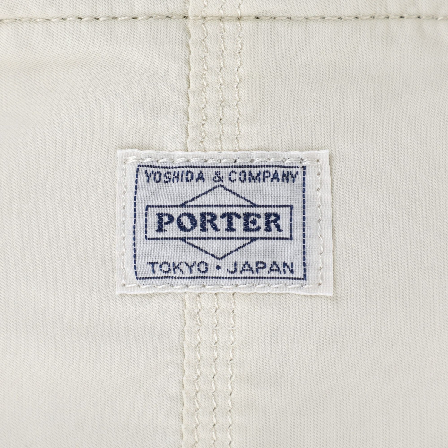 「スマホ・長財布・鍵・小物入れてちょうど良いサイズ」　PORTERの“ミニショルダーバッグ”が大好評　「ショルダーが太くて食い込まない」「小さくて軽い」 | バッグ ねとらぼリサーチ