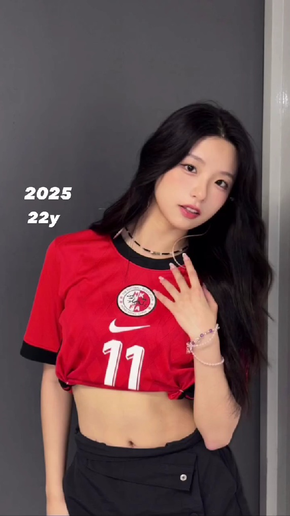 ニコニコ笑顔の5歳の女の子→17年後……　大人の女性へと成長した姿に「めっちゃ美人！」「理想の女性」【海外】