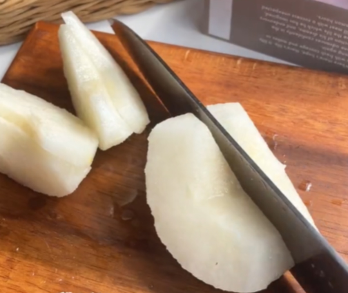 「梨があったらこれ作って!」 目からウロコの“甘み凝縮”おもてなし料理に「季節到来ですね」「素晴らしい」(1/3) | ライフハック ねとらぼ
