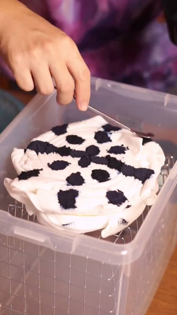 ※印の形に染料を塗布