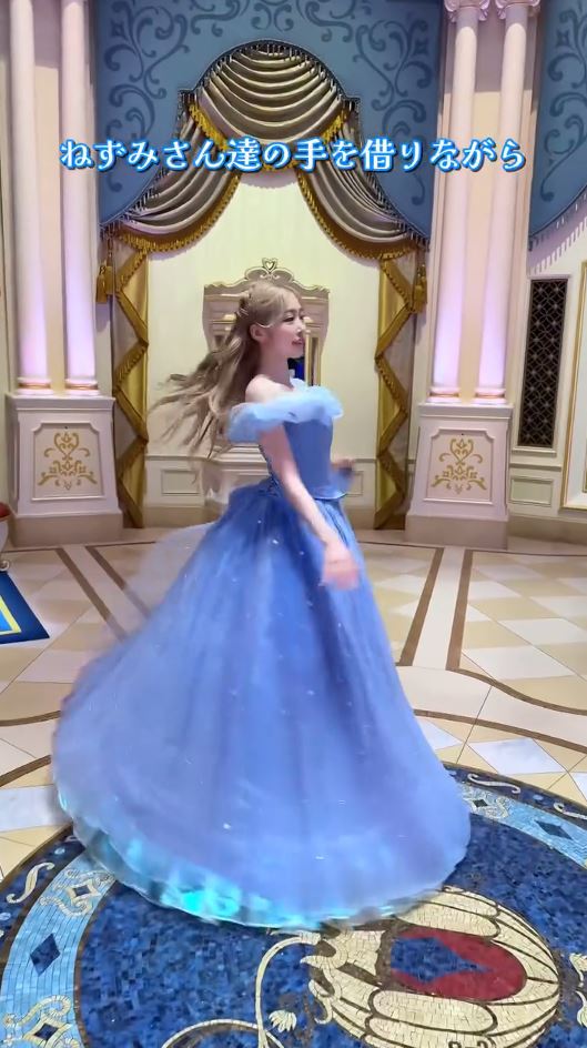 ちりばめられたスパンコールは……