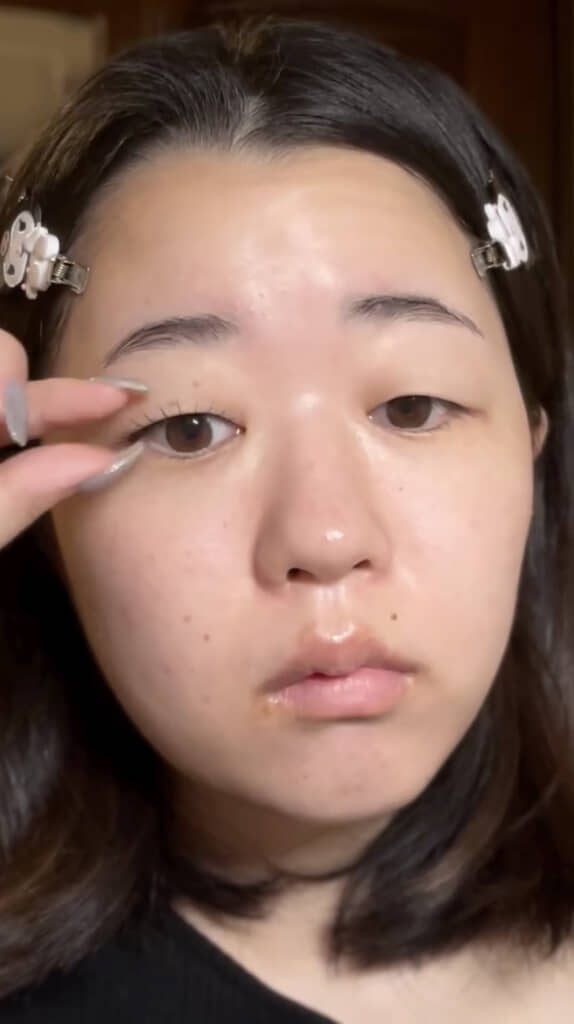 まずはつけまつげから