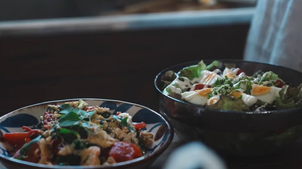 卵とモリンガとトマトの炒め物・サラダ