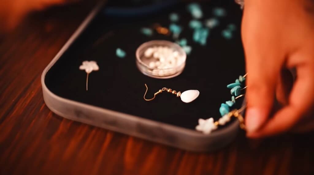 オーダーをもらっていたアクセサリーを作ります