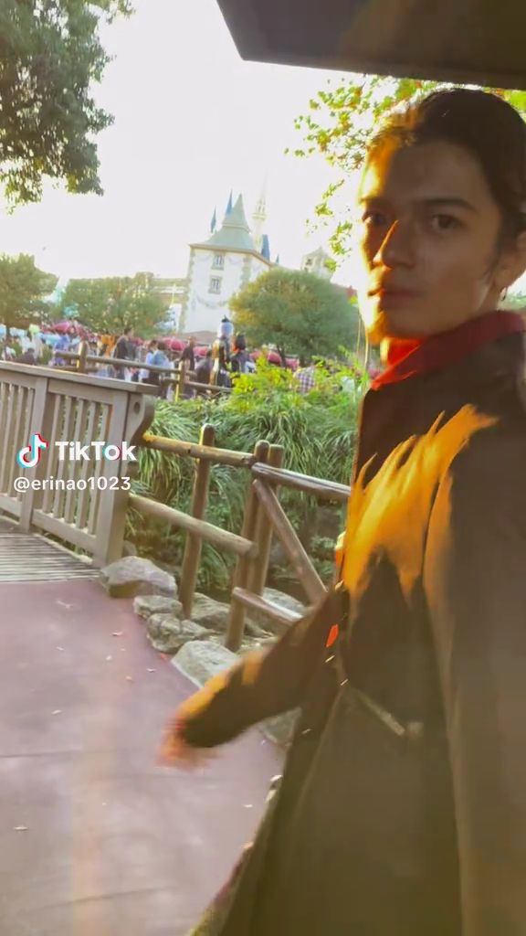 振り返ると……？