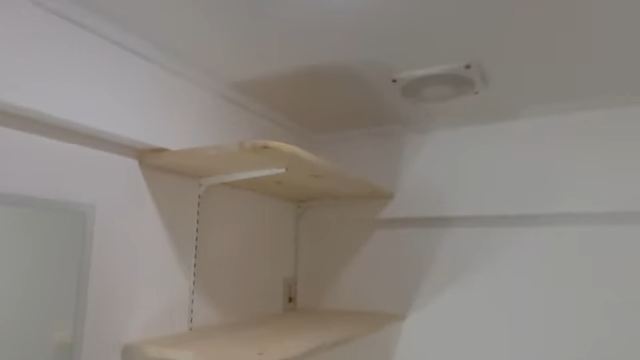 洗面所に棚とを設置