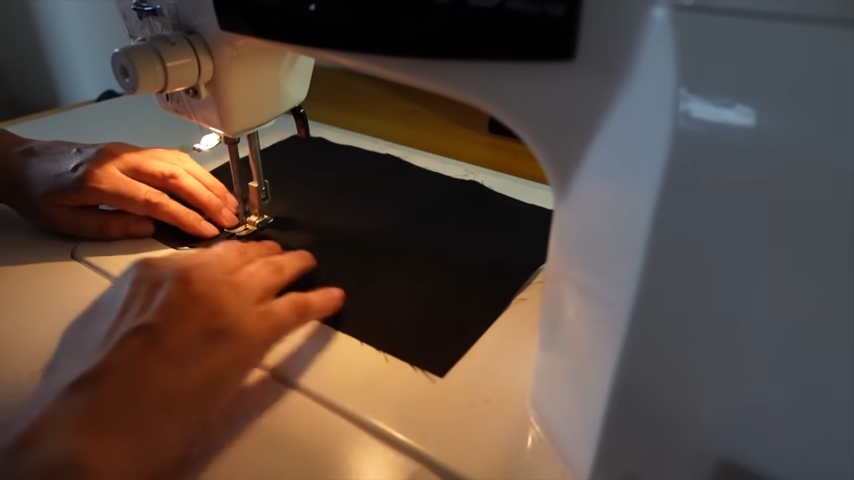 ハギレを縫い合わせます
