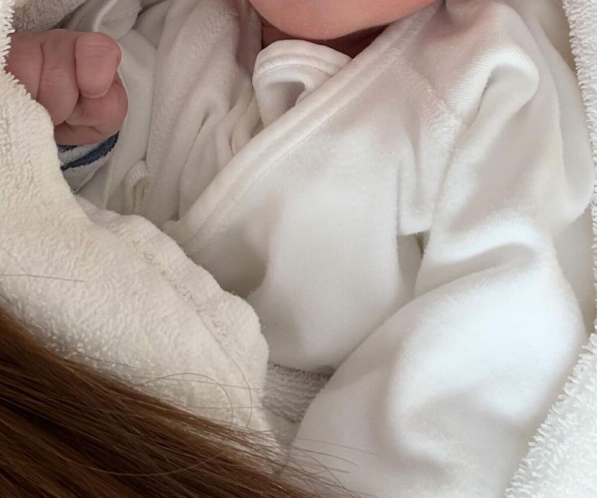 母「生まれた瞬間3度見しました」→生後10分とは思えぬ“まさかの表情”に「信じられない」「何かの間違いでは？」 | 育児 ねとらぼ