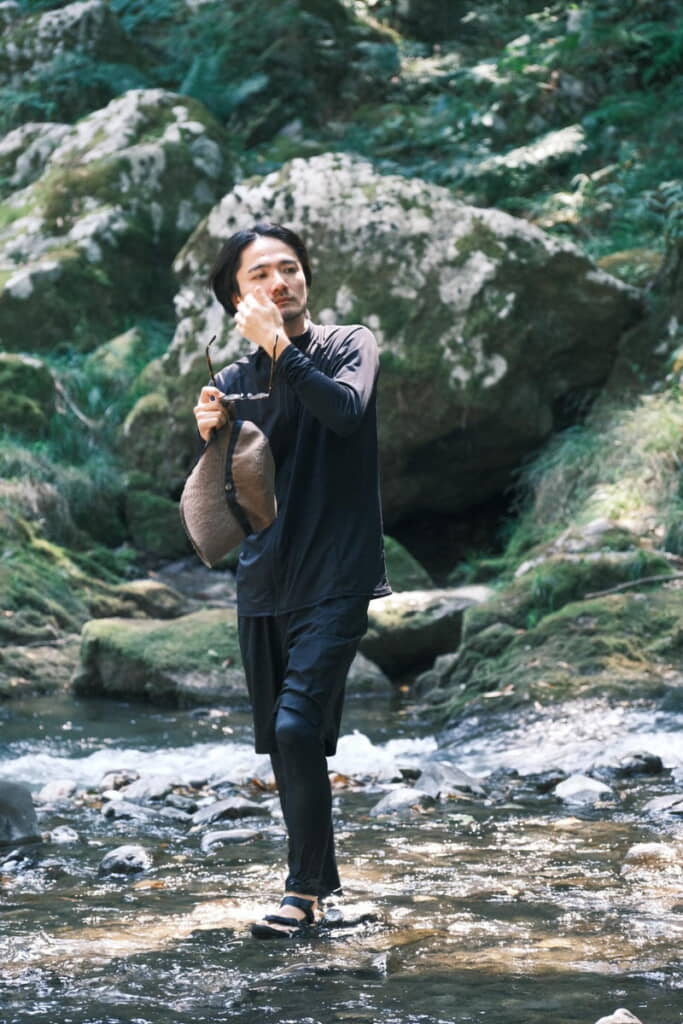 自然なポーズの……おじさん