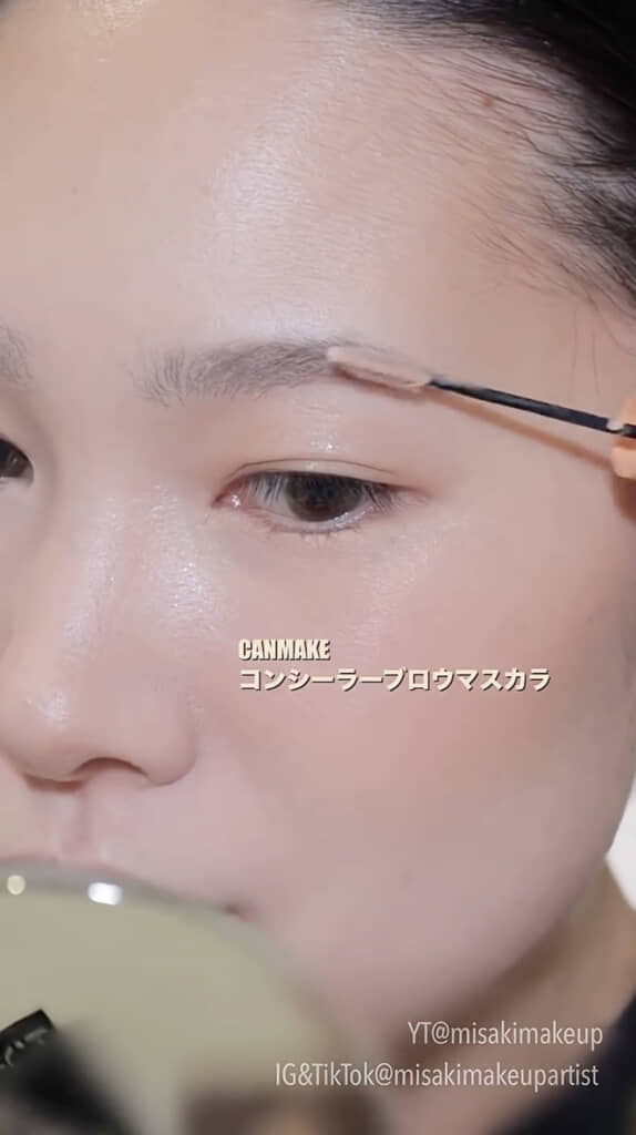 いったん眉を明るくして……