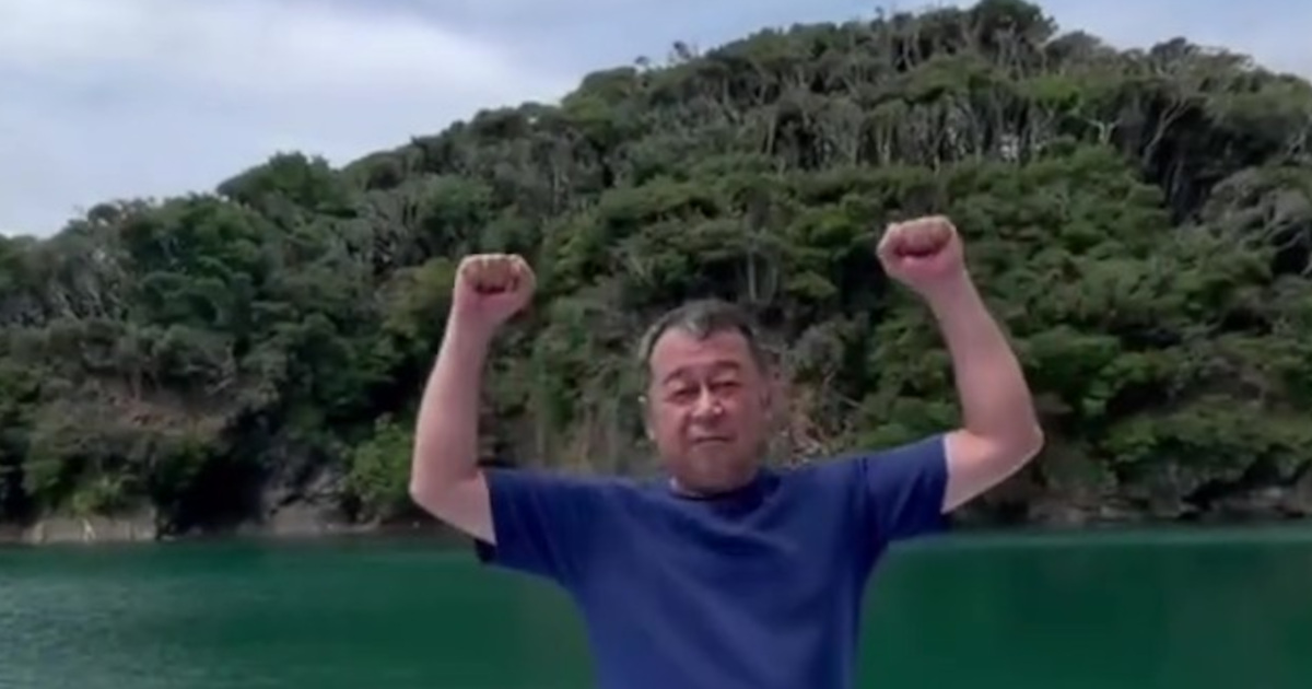海辺で始まった家族の遊び→父が本気を出すと……　“無慈悲すぎる光景”に「憧れるわ」「容赦なさすぎ」（1/3） | ライフスタイル ねとらぼ