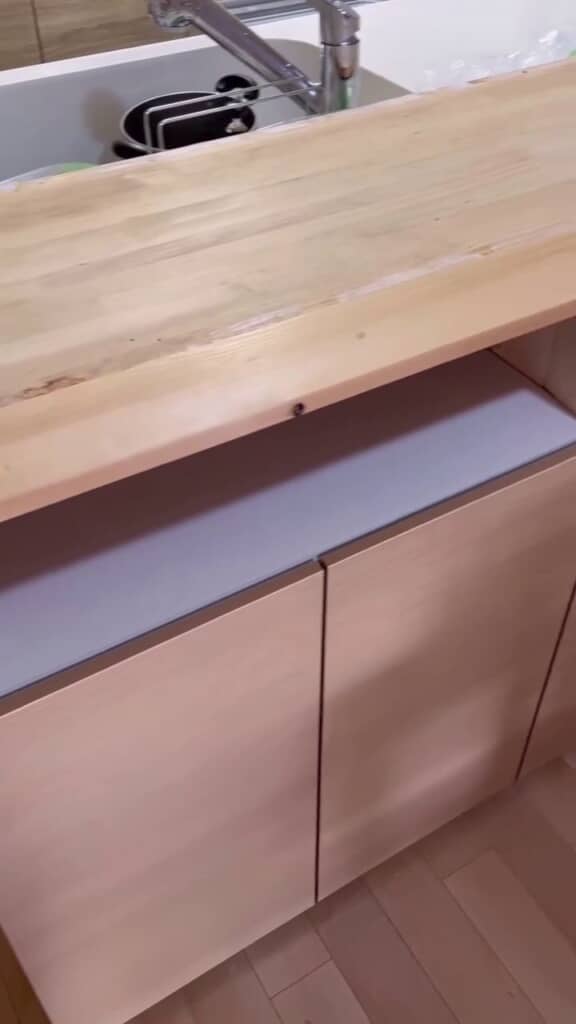 棚の増設で作業しやすい広さになったキッチンカウンター