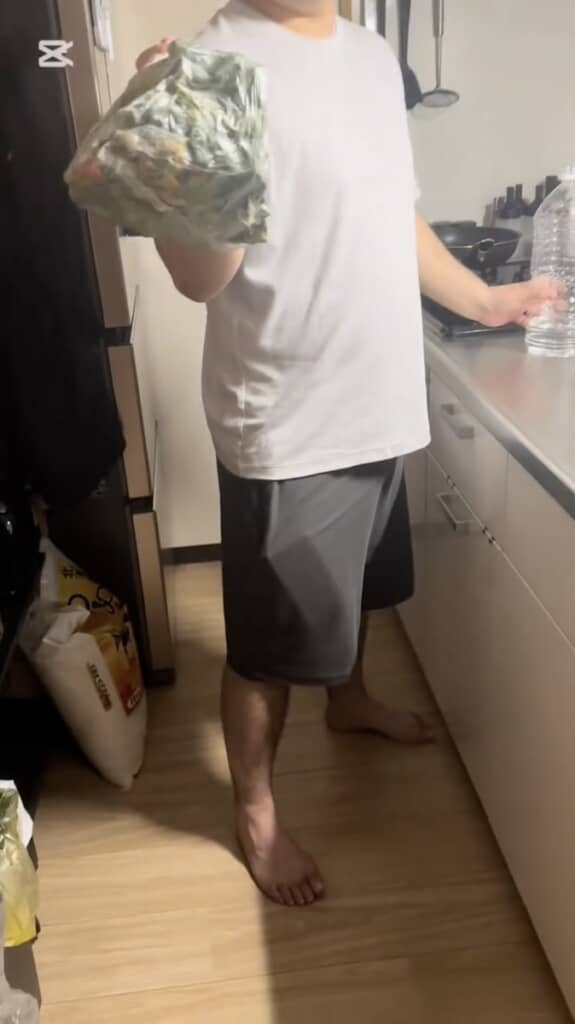 伐採したミニトマトの葉っぱ