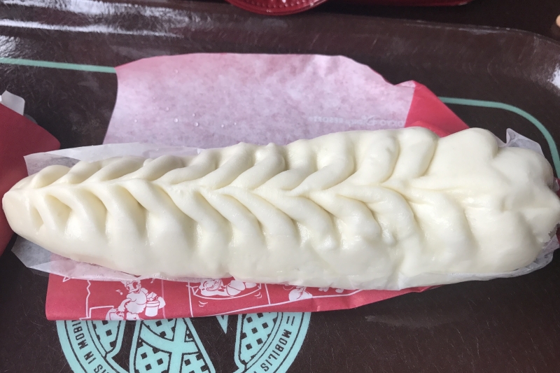 ボリューム満点なギョウザドッグ（撮影：ねとらぼ編集部）