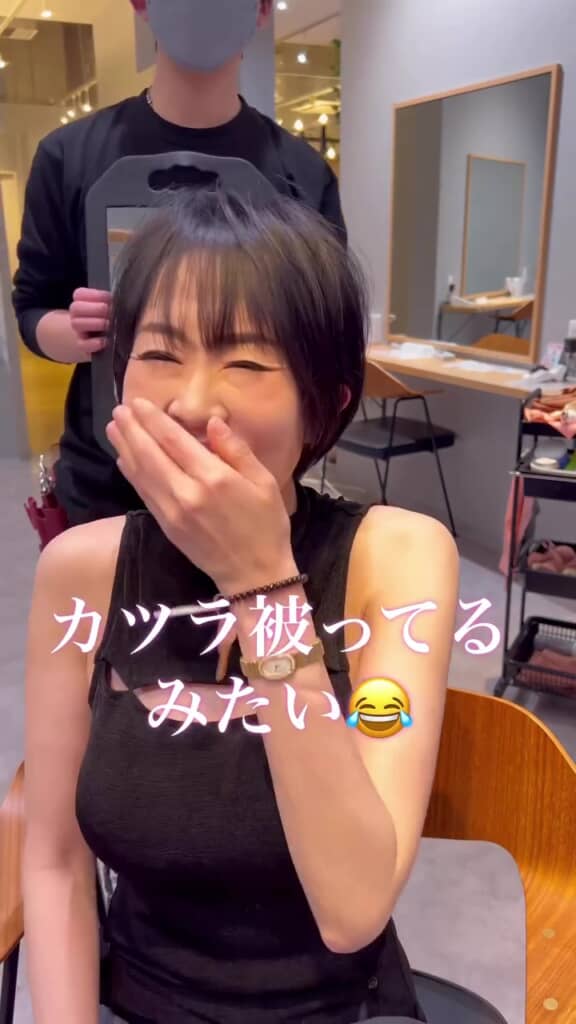 ショートカットの女性「カツラかぶってるみたい」