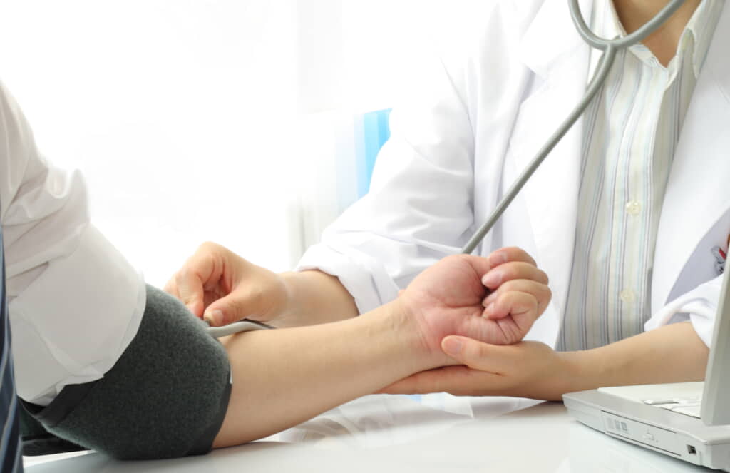 健康診断の前には食事を節制する人も……